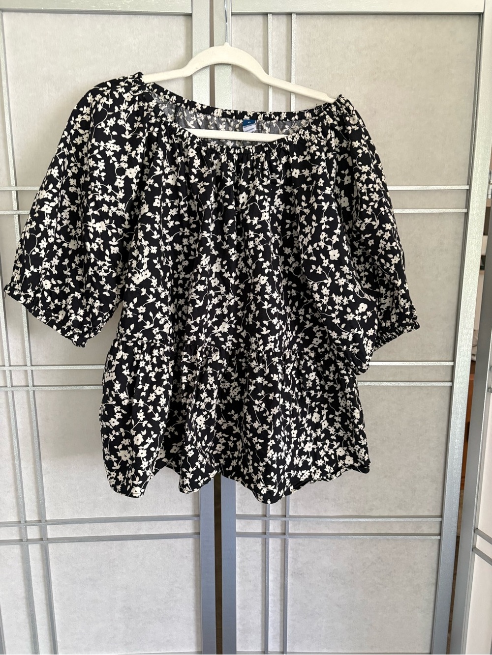 Old Navy Black & White Floral Peasant Top